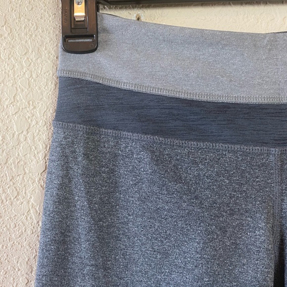 Lululemon Athletica Grey Groove Crop Yoga Pants Size 4 - Picture 3 of 8